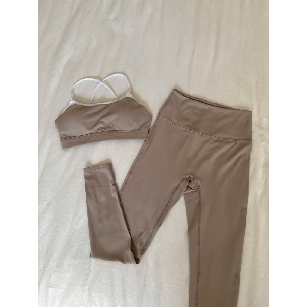 Set Đồ Tập Nữ Moka Khaki Phối Viền Trắng - Áo Bra Thể Thao Chéo Lưng Quyến Rũ