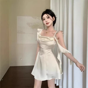 Váy liền hai dây cổ vuông dây nổi tiếng cao cấp phong cách Pháp váy ngắn chữ A thắt eo nữ mùa hè mẫ