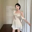 Váy liền hai dây cổ vuông dây nổi tiếng cao cấp phong cách Pháp váy ngắn chữ A thắt eo nữ mùa hè mẫ