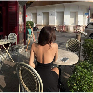 Set 2 món váy cổ yếm hở hết lưng xoè rũ ngắn kèm quần