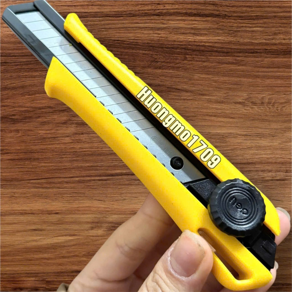 Dao rọc giấy Deli nút vặn 18mm