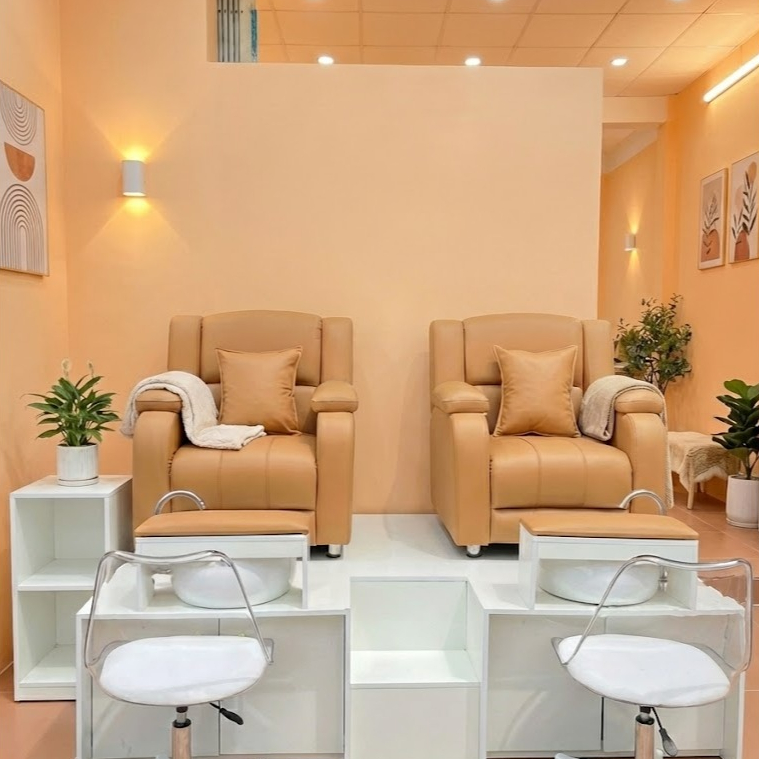 Bục ghế nail bằng gỗ chống trầy chịu lực tốt ( vui lòng đọc nội dung mô tả)