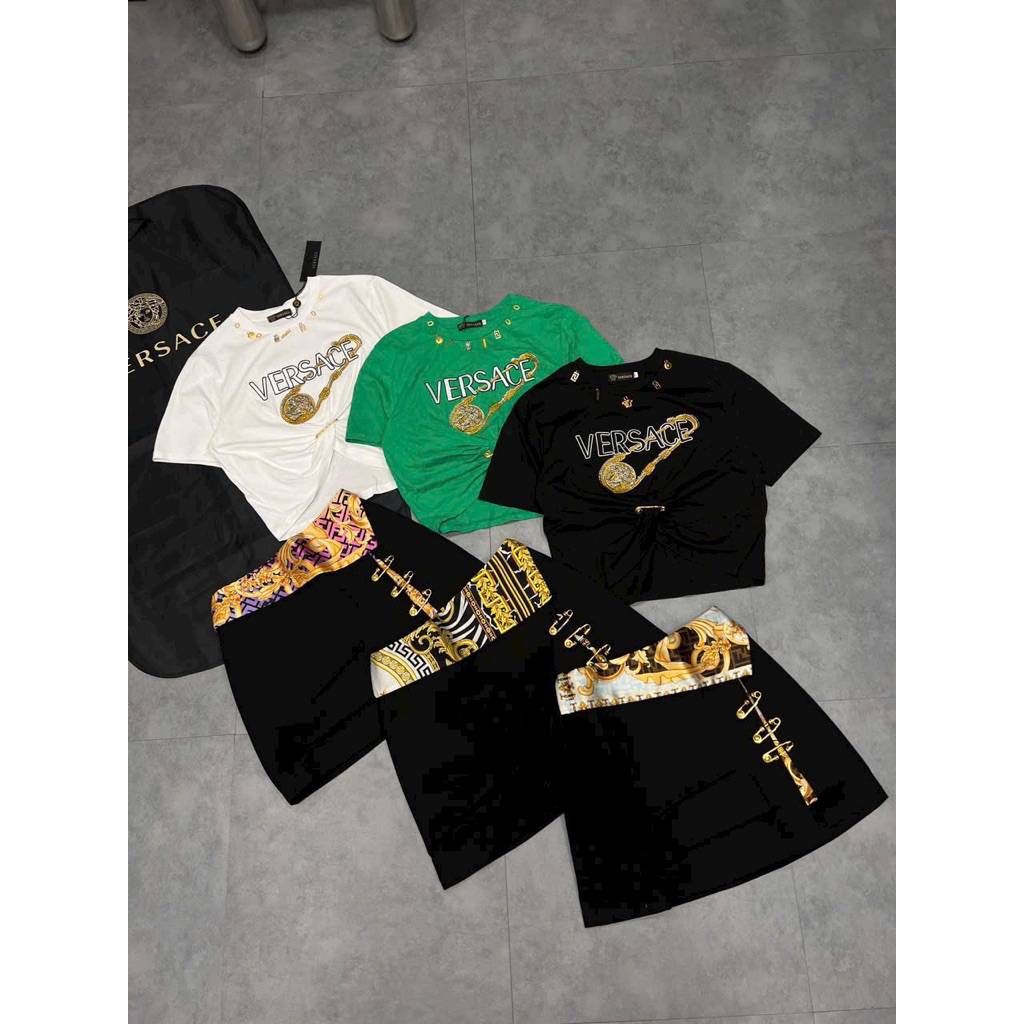 Set áo croptop đính charm cổ và váy quần nút siêu cấp