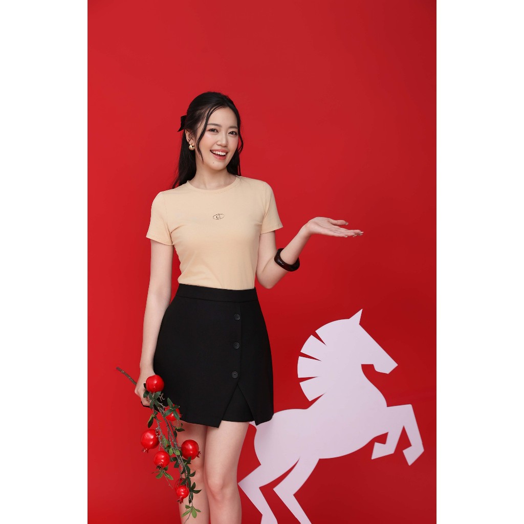 Quần Short Nữ Giả Váy GUMAC Xẻ Đắp V Đính Nút Trang Trí Có Túi Sườn LSHF1201