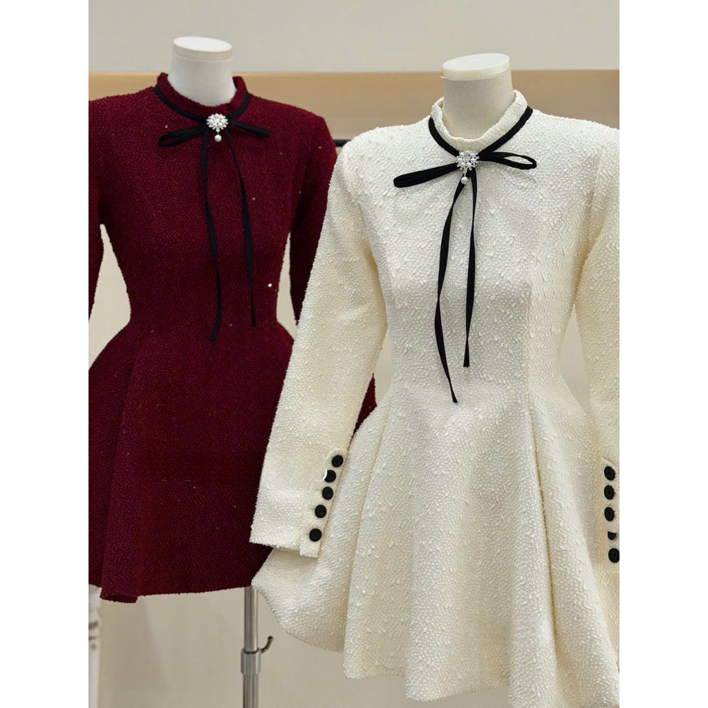 MIU.STUDIO •”Emi dress” Đầm dạ tweed tiểu thư dài tay phối cổ nơ đá sang chảnh, Váy thiết kế dáng ngắn xoè thanh lịch