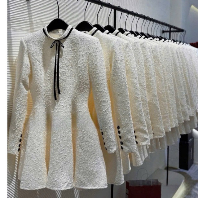 MIU.STUDIO •”Emi dress” Đầm dạ tweed tiểu thư dài tay phối cổ nơ đá sang chảnh, Váy thiết kế dáng ngắn xoè thanh lịch