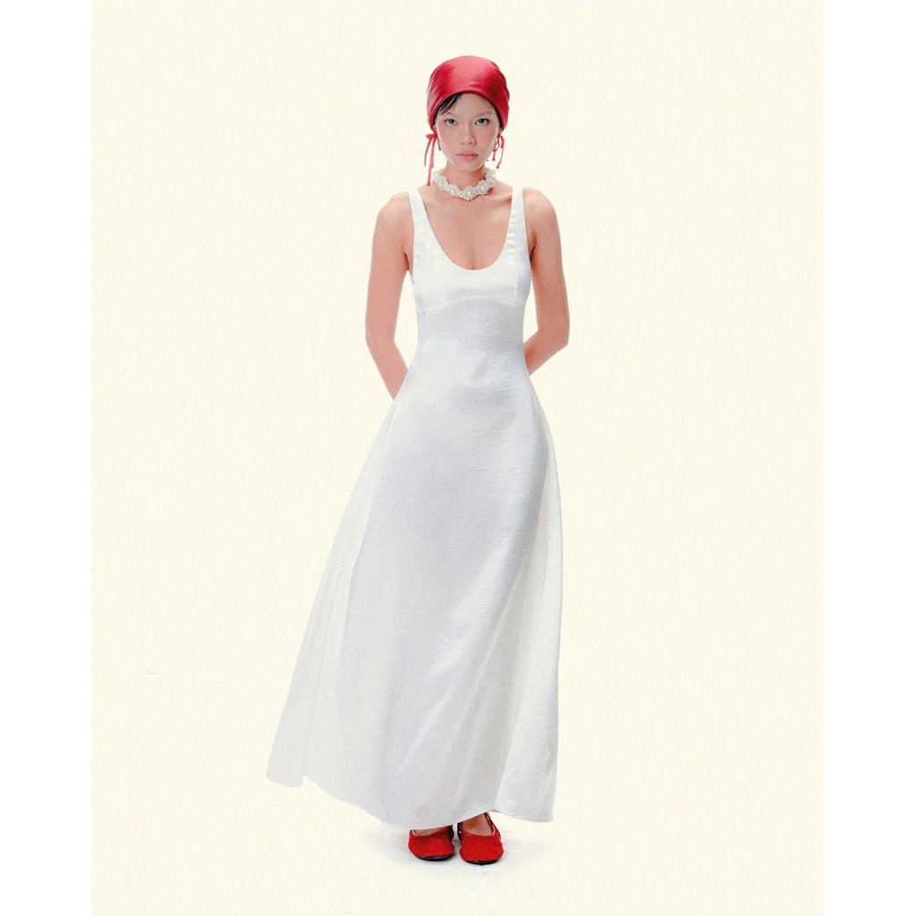 Normallife | DRESS 27 | Đầm lụa 2 dây bản rộng dáng suông dài với phần cổ khoét sâu gợi cảm tinh tế | BigBuy360 - bigbuy360.vn