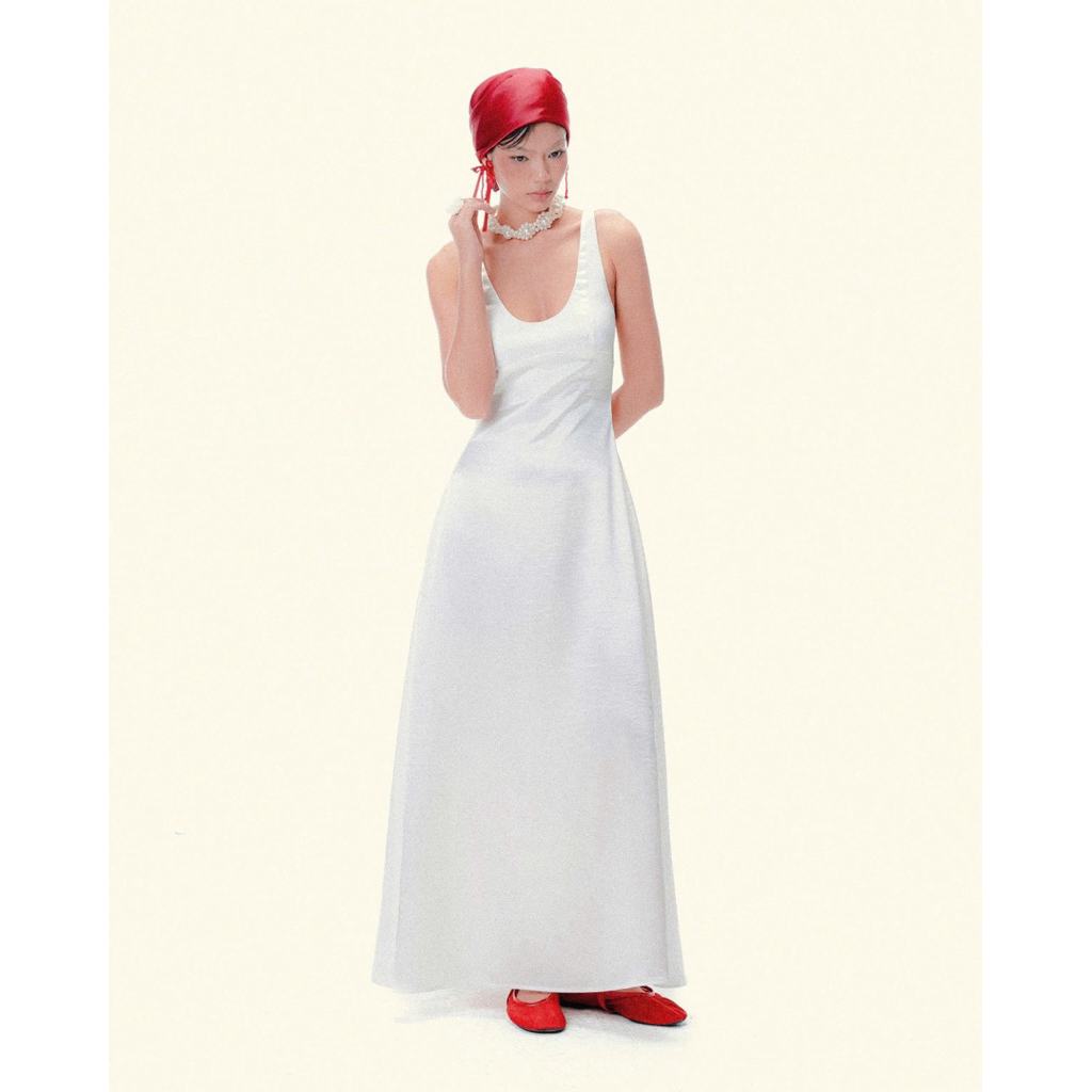 Normallife | DRESS 27 | Đầm lụa 2 dây bản rộng dáng suông dài với phần cổ khoét sâu gợi cảm tinh tế | BigBuy360 - bigbuy360.vn