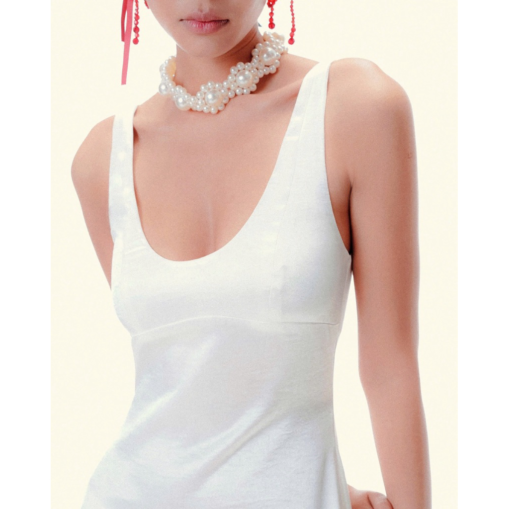 Normallife | DRESS 27 | Đầm lụa 2 dây bản rộng dáng suông dài với phần cổ khoét sâu gợi cảm tinh tế | BigBuy360 - bigbuy360.vn