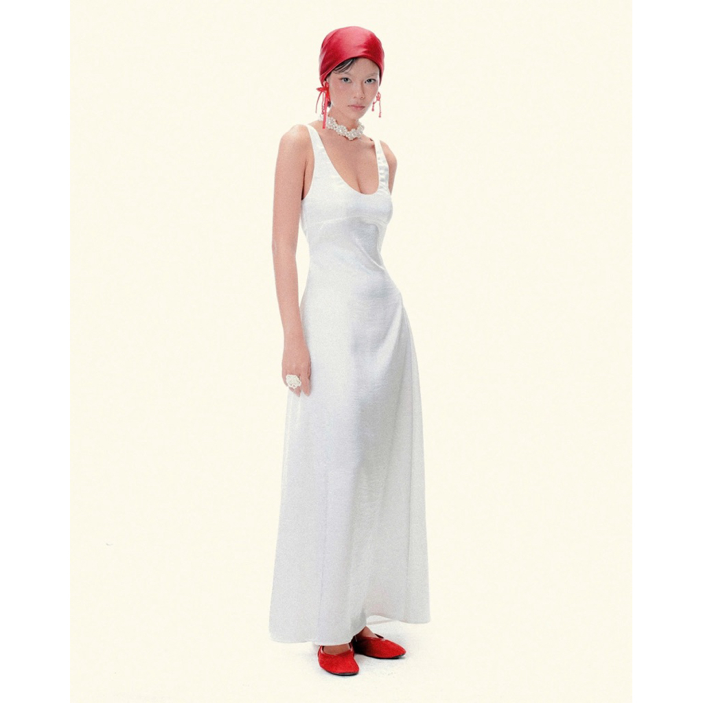 Normallife | DRESS 27 | Đầm lụa 2 dây bản rộng dáng suông dài với phần cổ khoét sâu gợi cảm tinh tế | BigBuy360 - bigbuy360.vn