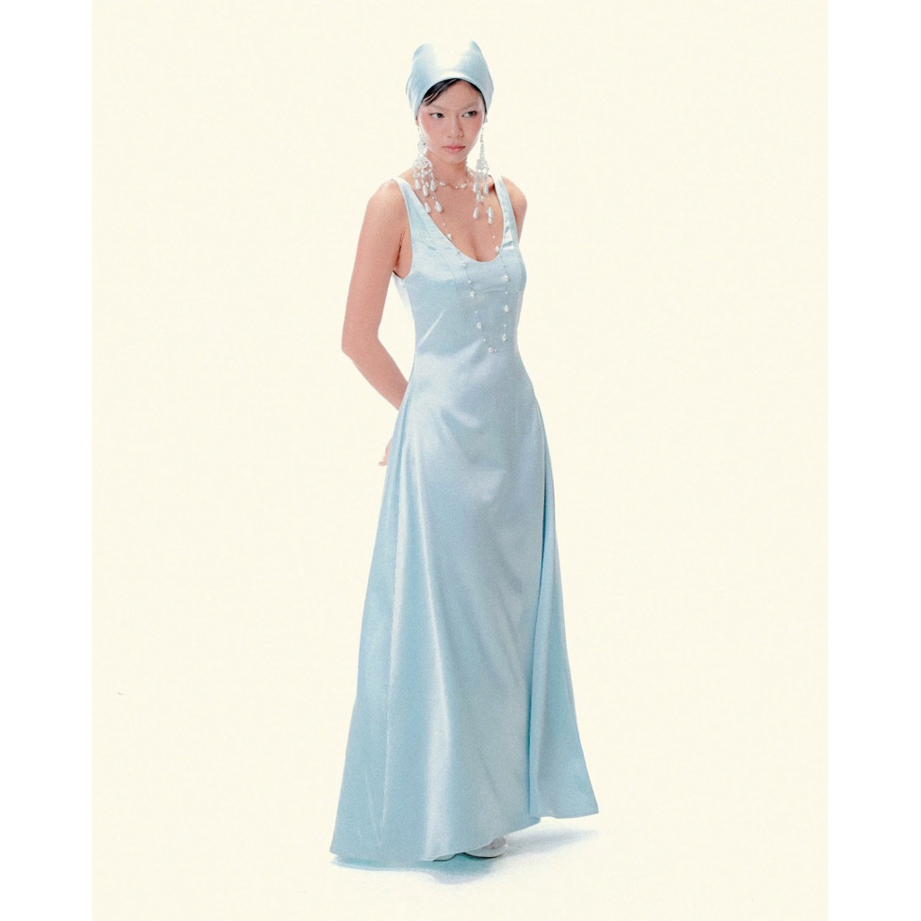 Normallife | DRESS 27 | Đầm lụa 2 dây bản rộng dáng suông dài với phần cổ khoét sâu gợi cảm tinh tế | BigBuy360 - bigbuy360.vn