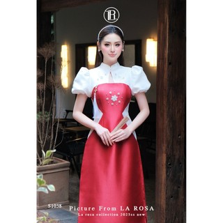 Bộ Áo Dài Cao Cấp LA Rosa Màu Đỏ Phối Trắng Nổi Bật Đính Hoa Kèm Charm Cài Tiểu Thư AD1038