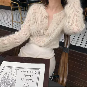 Áo khoác cardigan dệt kim rỗng nữ áo len khóa ngọc trai màu be dễ phối khí chất cổ điển Hàn Quốc