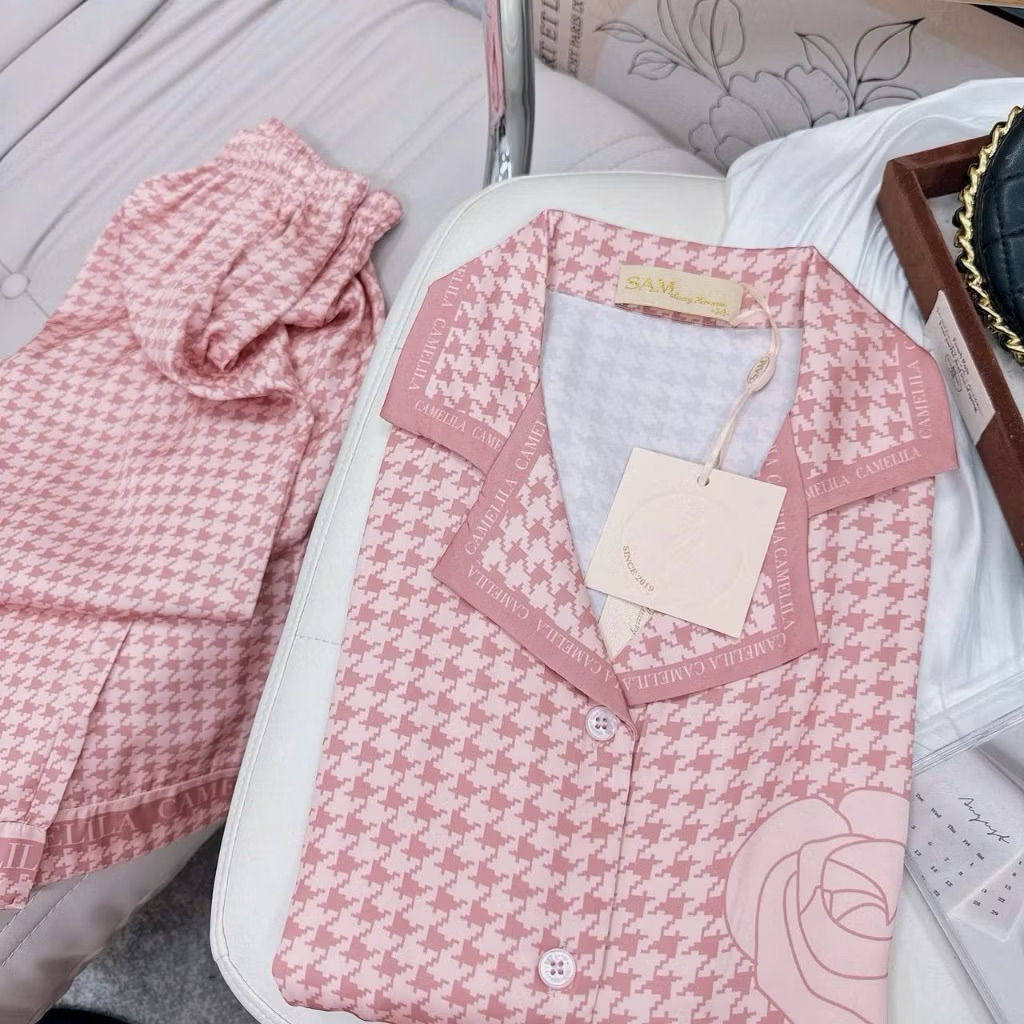 Bôk lụa mặc nhà Sam Luxury Cao Cấp Hoạ Tiết Tone Đỏ Hồng Sang