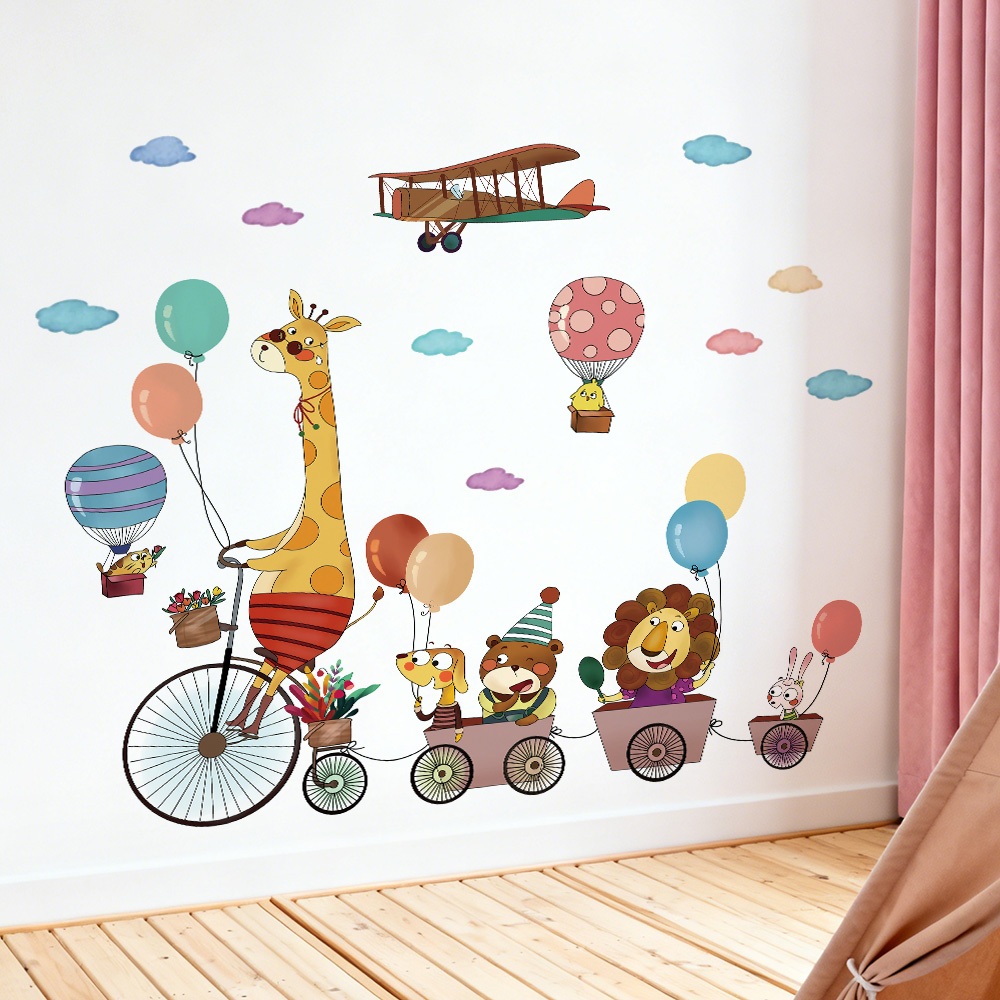 Decal Dán Tường Động Vật Khám Phá Thế Giới Khinh Khí Cầu Có Keo Sẵn 118x125cm - Trang Trí Phòng Ngủ
