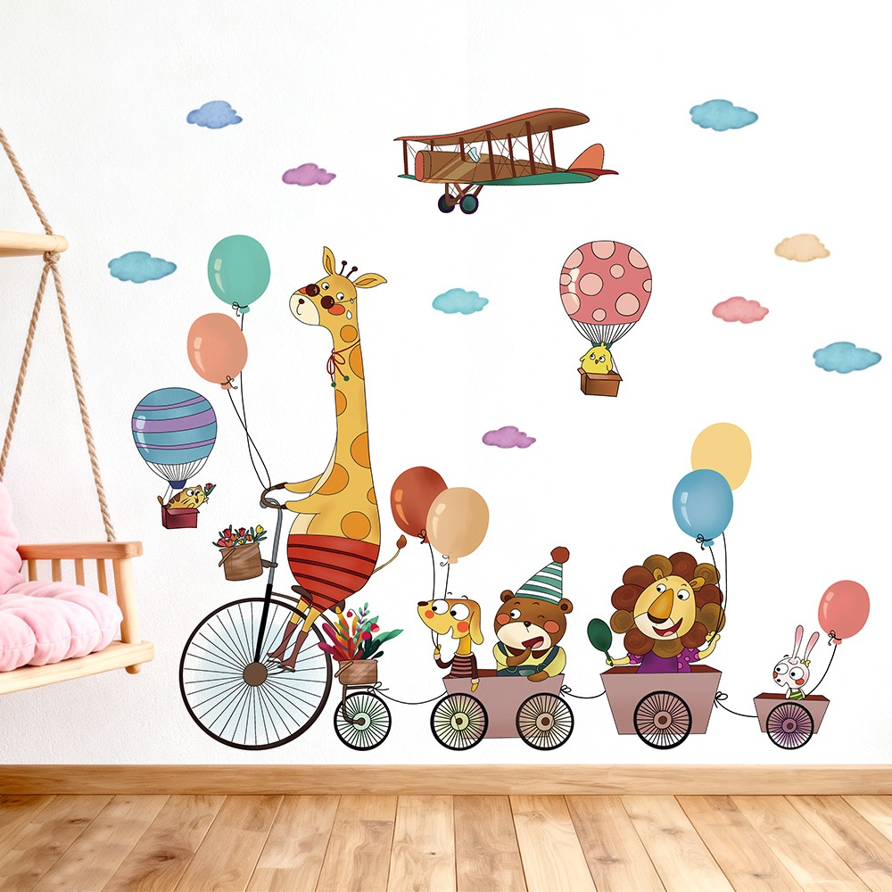 Decal Dán Tường Động Vật Khám Phá Thế Giới Khinh Khí Cầu Có Keo Sẵn 118x125cm - Trang Trí Phòng Ngủ