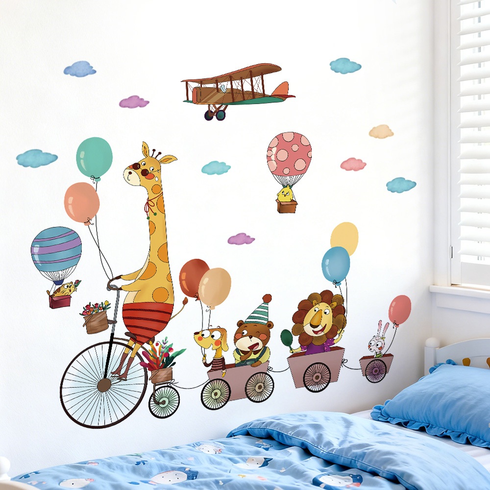 Decal Dán Tường Động Vật Khám Phá Thế Giới Khinh Khí Cầu Có Keo Sẵn 118x125cm - Trang Trí Phòng Ngủ