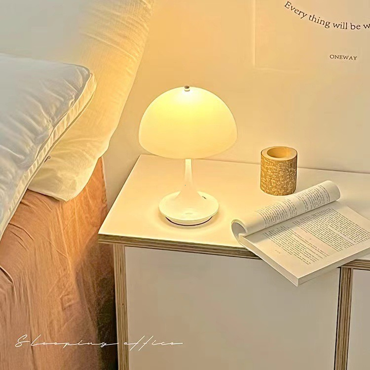 French Cream Portable Nấm Bàn Đèn Touch Dimmable Giường ngủ Bầu không khí lãng mạn Đèn ngủ nhỏ
