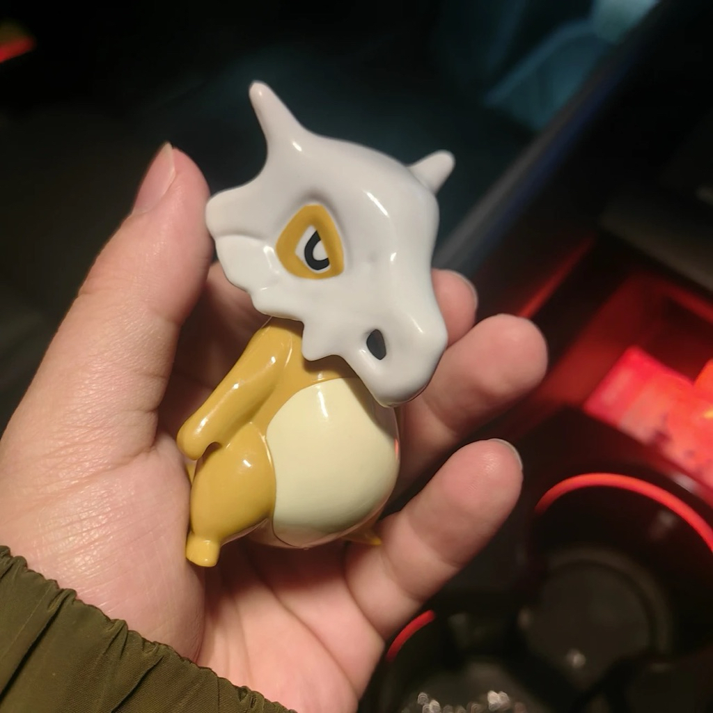 Mô hình Figure Pokemon Cubone cầm xương cute size nhỏ 8cm