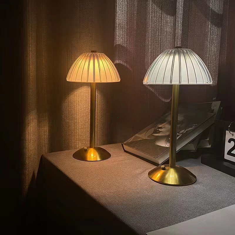 Explosion Glass Vintage Đèn bàn Ba màu Dimmer Touch LED Đèn bàn Nhẹ nhàng Cao cấp Bầu không khí Phòng ngủ Đèn bàn