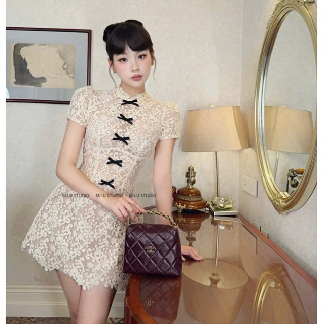 MIU.STUDIO • Đầm nữ cổ bèo đính nơ thiết kế dáng A sang chảnh , Váy dạ tiệc ren hoa cộc tay chiết eo tôn dáng, 1 màu