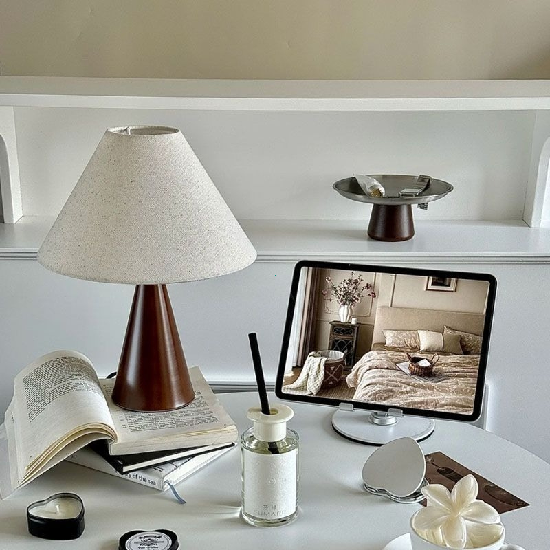 Vintage gỗ hạt phòng ngủ đầu giường sắt nghệ thuật Bắc Âu đơn giản phòng khách desktop bầu không khí hoài cổ đèn đêm nhỏ