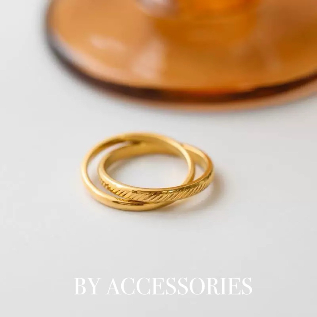 Nhẫn nữ unisex titan kiểu 2 vòng lồng nhau mặt cắt chéo mạ vàng không gỉ WR2609 BY ACCESSORIES