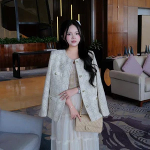MIU.STUDIO • Áo váy dạ tweed TK hoạ tiết kẻ trám đính khuy đồng cao cấp (kèm hoa trà),Áo khoác nữ mùa đông dành cho nữ