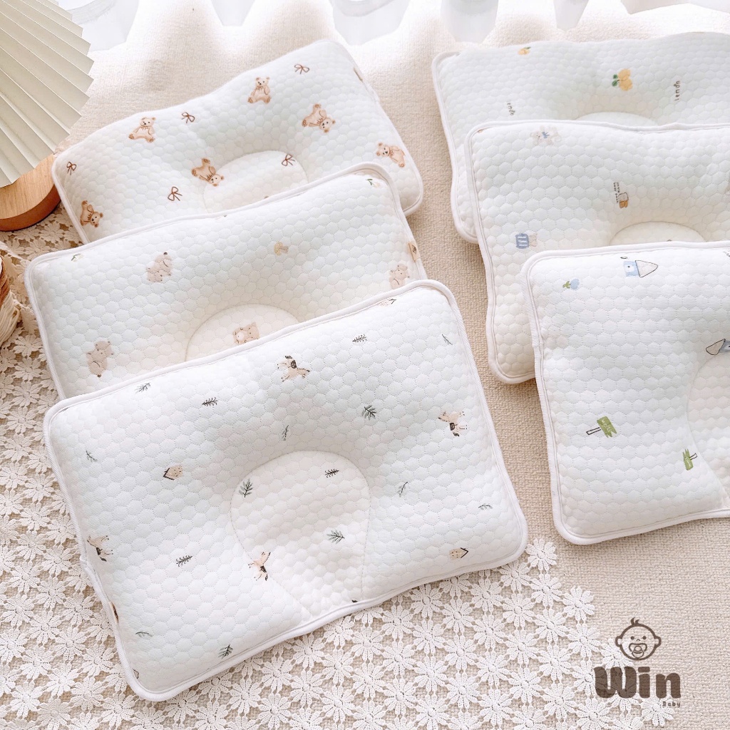 Gối lõm mặt lụa cotton Win thiết kế lõm giữa phòng ngừa méo đầu họa tiết xinh xắn Bahu_Baby
