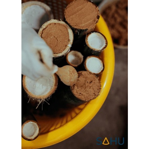 Muối tre SAHU - muối biển nung trong ống tre tươi, vị mặn dịu không chát