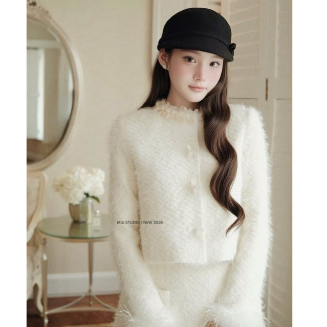 MIU.STUDIO • Set áo dạ dáng lửng phối tay lông Tk cổ tết hoa đính đá cao cấp kèm chân váy chữ A sang chảnh , dành cho nữ
