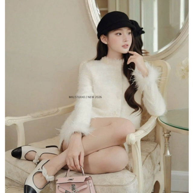 MIU.STUDIO • Set áo dạ dáng lửng phối tay lông Tk cổ tết hoa đính đá cao cấp kèm chân váy chữ A sang chảnh , dành cho nữ