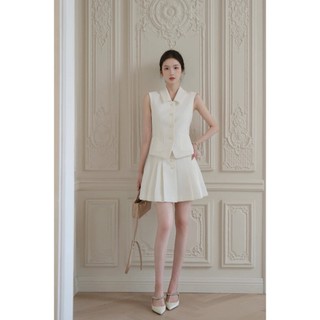 Set đồ nữ áo cổ vest sát nách + chân váy xếp ly, thanh lịch sang chảnh HB.Studio S97