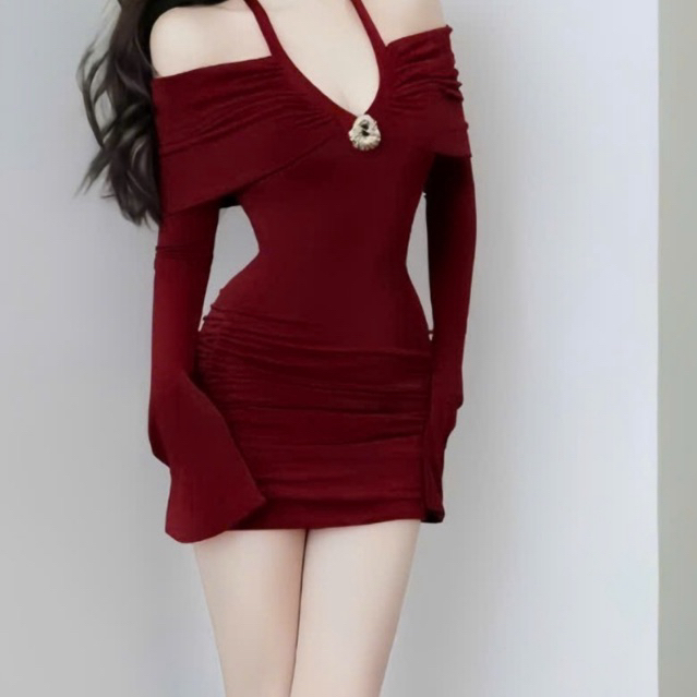 Đầm dây yếm bẹt vai tay loe,ngắn ôm body,thời trang sang trọng