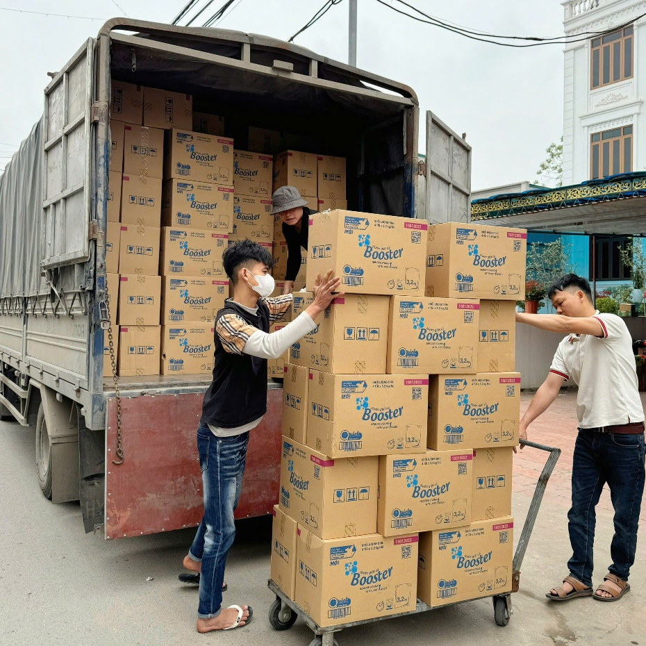 Thung 4 túi nước giặt xả BOOSTER đậm đặc hương hoa thiên nhiên - Hàng chính hãng