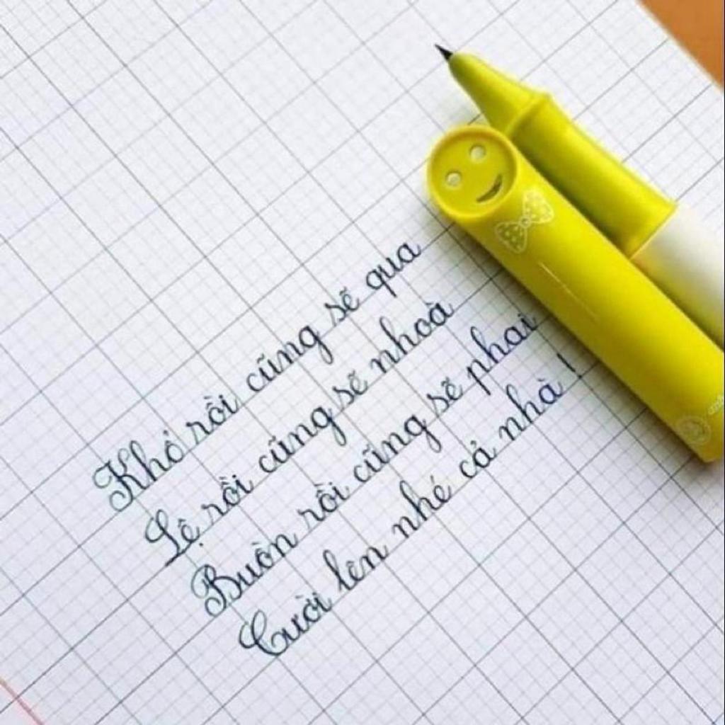Bút máy hình mặt cười tẩy xóa được, Với thiết kế bút hình mặt cười kiểu dáng thon nhỏ, vỏ nhựa cầm nhẹ tay, màu sắc bắt