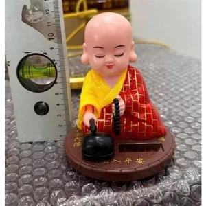 Tượng Hòa Thượng chú Tiểu Gõ Mõ Gật Đầu, Chạy Năng Lượng Mặt Trời, Chất Liệu Nhựa