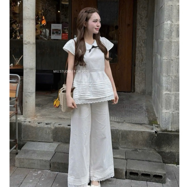 “Lopep Set” Set áo sơmi cổ sen phối dập ly đính tag nơ đen + quần xuông dài viền ren sang chảnh, mặc đi chơi đi cafe