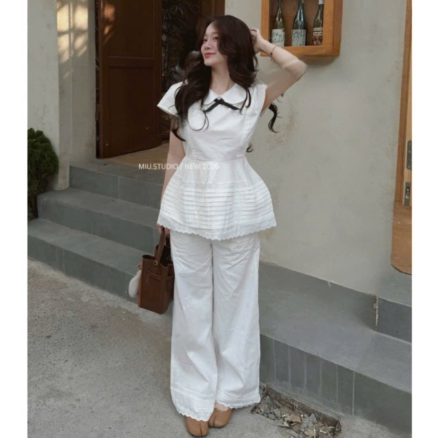“Lopep Set” Set áo sơmi cổ sen phối dập ly đính tag nơ đen + quần xuông dài viền ren sang chảnh, mặc đi chơi đi cafe