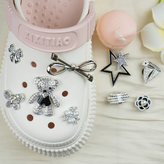 Bộ 9 Sticker, Charm 3D chủ đề Gấu thuyền nhựa cứng gắn Dép Sục, Cá sấu JB-435 Mita