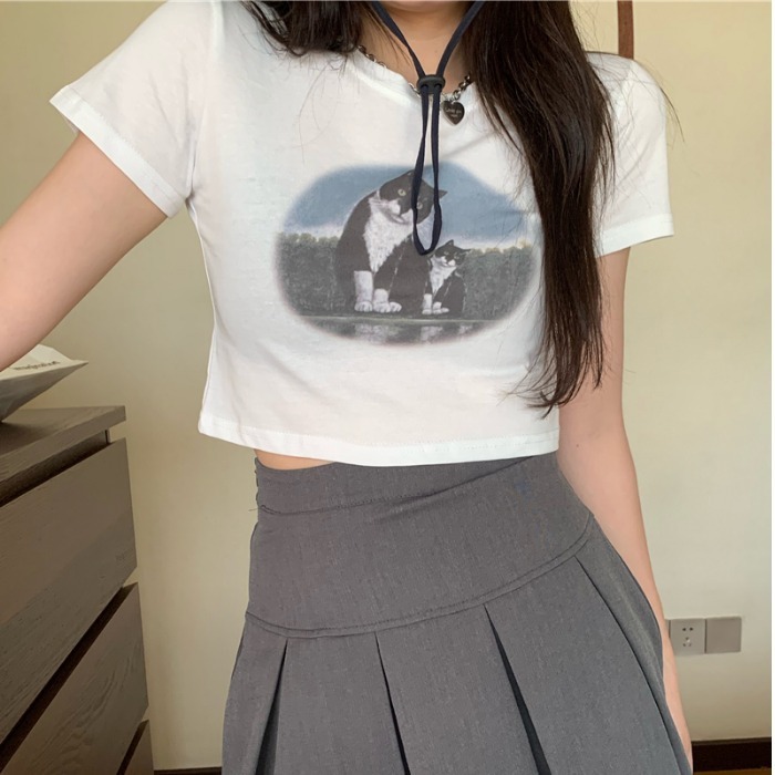 Áo Thun Croptop Nữ  –  Streetwear, Form Ôm Nhẹ Tôn Dáng