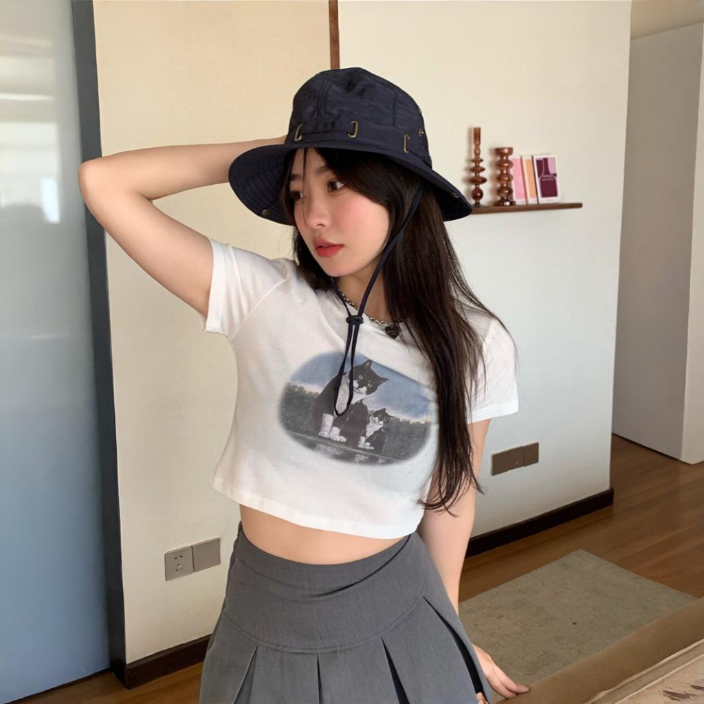 Áo Thun Croptop Nữ  –  Streetwear, Form Ôm Nhẹ Tôn Dáng