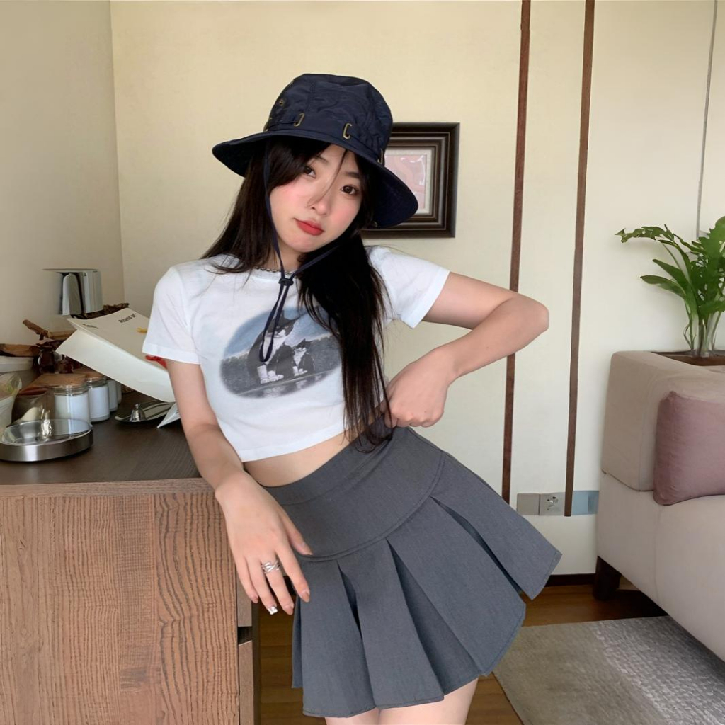Áo Thun Croptop Nữ  –  Streetwear, Form Ôm Nhẹ Tôn Dáng