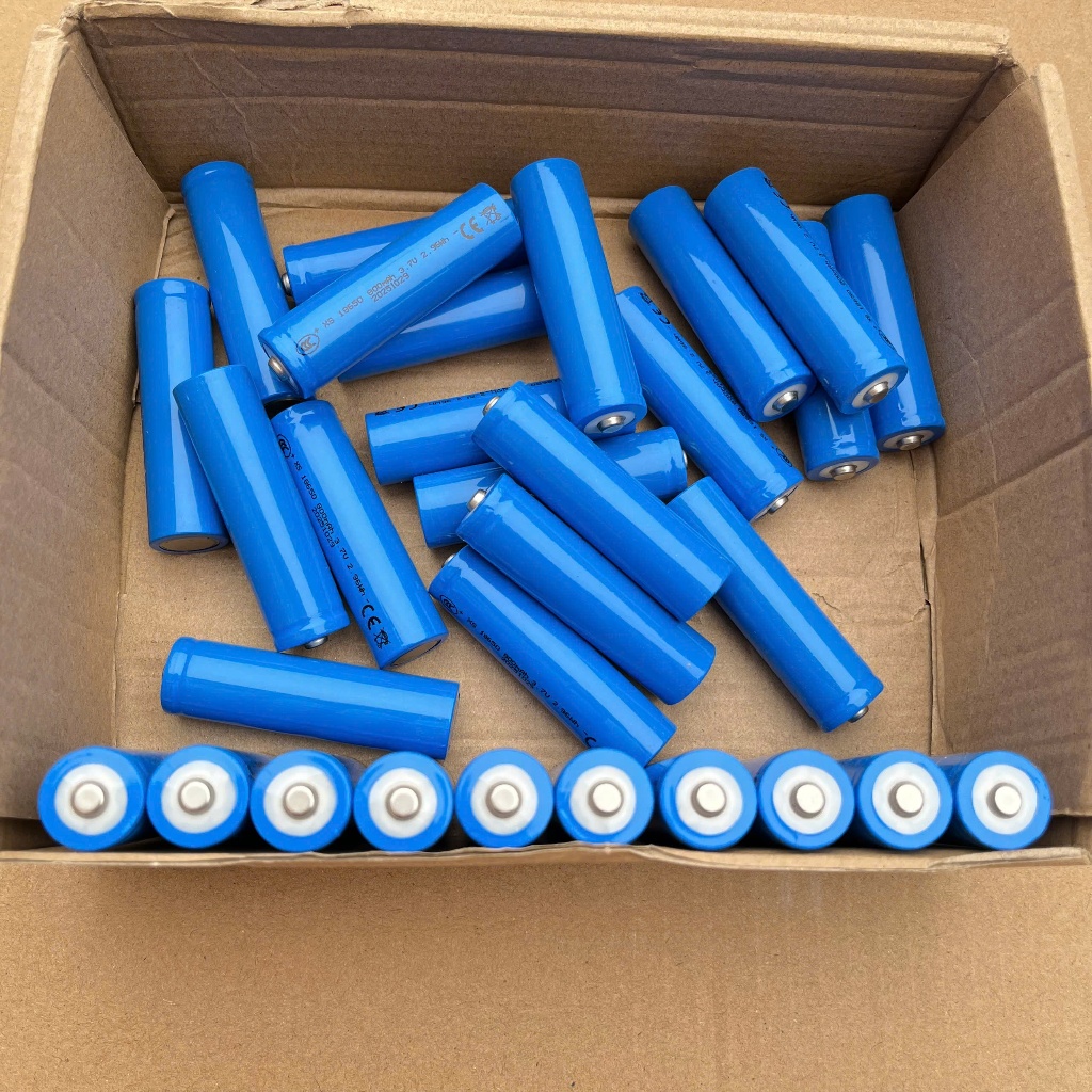 (COMBO 2) Cell Pin 18650 Mới 100%  Dung  Lượng Chuẩn 800 - 1800mAh Đầu Phẳng, Đầu Nhọn ( 3,7V - 4,2V ) Pin Chuẩn Loại A
