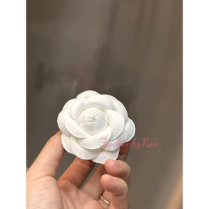 ZuchenbyKao Kẹp tóc / Cài áo hoa trà *size nhỏ hơn mẫu cũ*