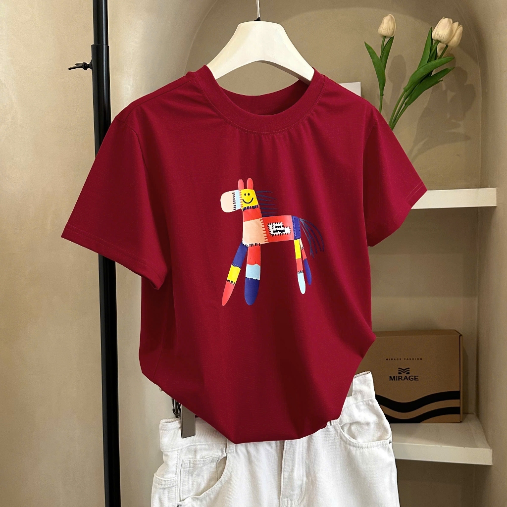 Áo Thun Mirage In Họa Tiết Ngựa Đỏ Nổi Bật Chất 100% Cotton Mềm Mịn Thoáng Mát.