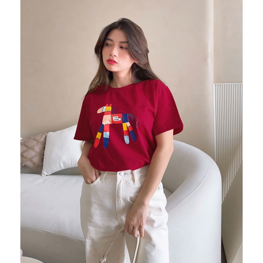 Áo Thun Mirage In Họa Tiết Ngựa Đỏ Nổi Bật Chất 100% Cotton Mềm Mịn Thoáng Mát.