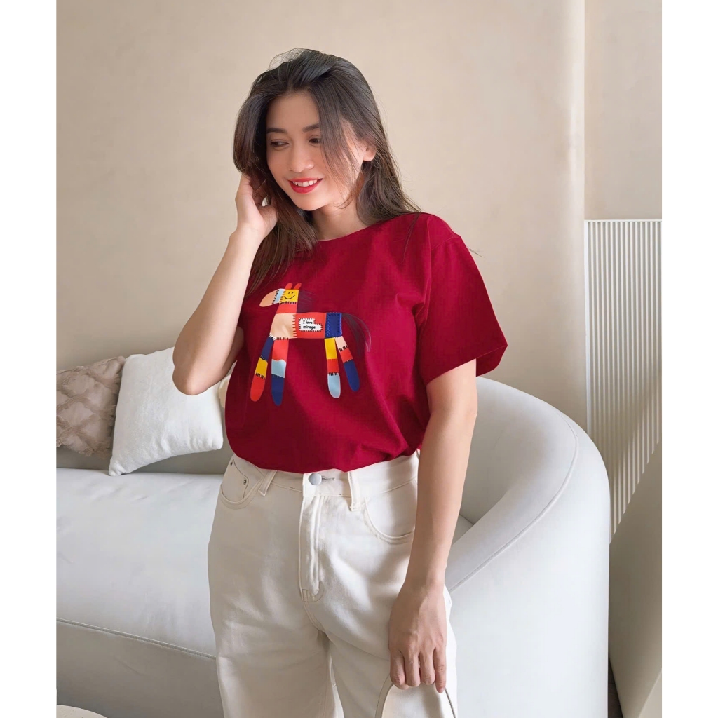 Áo Thun Mirage In Họa Tiết Ngựa Đỏ Nổi Bật Chất 100% Cotton Mềm Mịn Thoáng Mát.