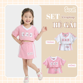 | SEUNKIDS | Bộ đồ bé gái áo croptop phối chân váy thể thao cotton 4 chiều hình 3 chú gấu set bé gái trắng hồng