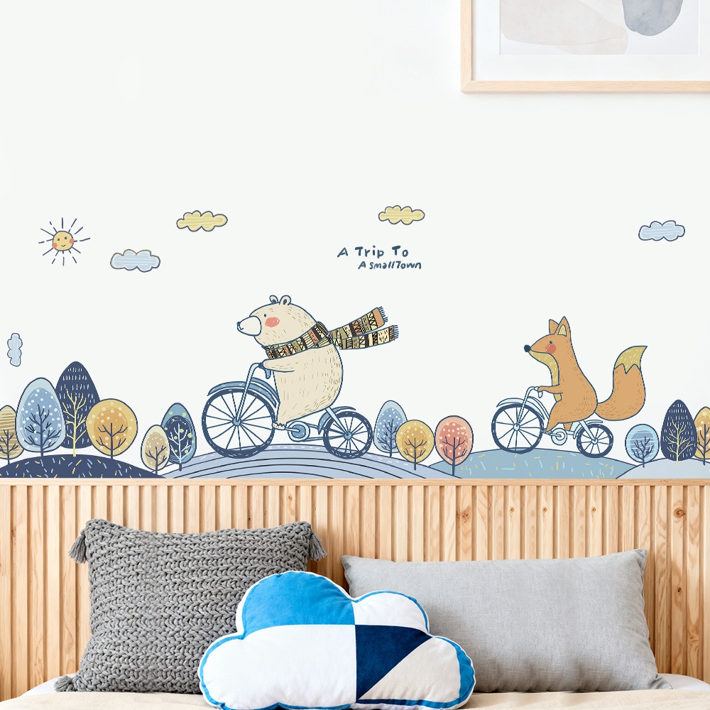 Decal Dán Tường Gấu Và Cáo Đạp Xe Có Keo Sẵn 168x40cm - Trang Trí Phòng Ngủ Cho Bé